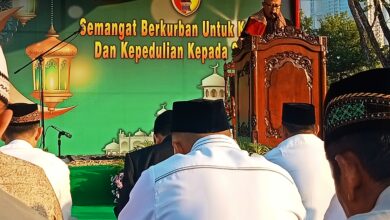 Photo of Pelaksanaan Shalat Idul Adha 1445 H di Lapangan Makodam V/Brawijaya Surabaya