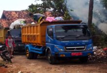 Photo of Warga Kelurahan Rejosari Gotong Royong Bersihkan Sampah