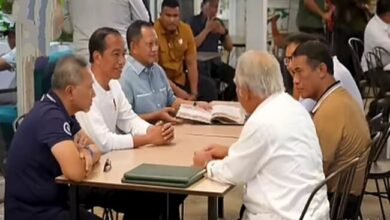 Photo of Presiden Joko Widodo Menyempatkan Menikmati Malam di Cafe di Sela Kunker-nya di Lampung
