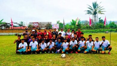 Photo of Ketua Harian KONI Bambang Kusmanto Buka Turnamen Sepak Bola Peratin Padang Cahya Cup II Lampung Barat