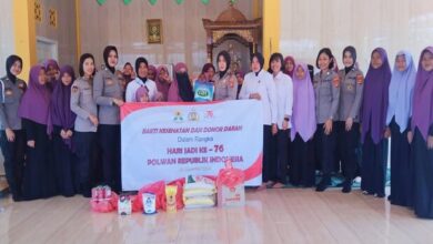 Photo of Menyambut hari jadi Polisi Wanita (Polwan) ke-76: Polwan Polres Lampung Utara Laksanakan Bakti Sosial dan Bakti Kesehatan