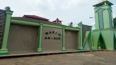 Photo of Ust. Baharuddin: Hidup Seimbang Dunia dan Akherat