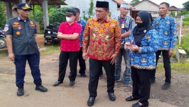 Photo of Kelurahan Rejosari Kabupaten Lampung Utara Mengadakan Jum’at Bersih Serentak dan Fogging di RT. 04. LK.05 Jalan Lebung Curup