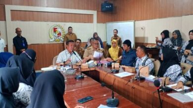Photo of Ratusan Guru Honorer SD dan SMP se-Lampung Utara Datangi Kantor DPRD Kabupaten Lampung Utara