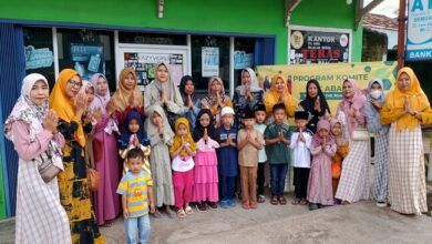 Photo of Semangat Fastabiqul Khairat, TK ABA 3 Kembang Tanjung Berbagi Takjil di Bulan Ramadhan