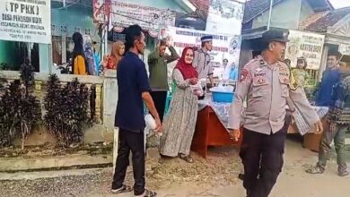 Photo of Pemerintah Desa Pekurun Udik Berbagi Takjil, Pererat Silaturahmi di Bulan Ramadhan