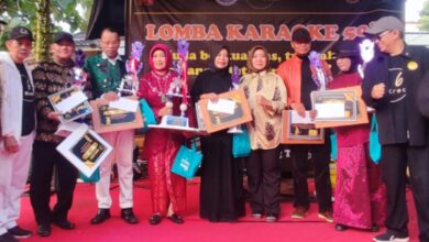 Photo of 63 Kreatif Sukses Gelar Lomba Karaoke Lansia Usia 50 Plus di Gerai Lengkong Tangerang Selatan