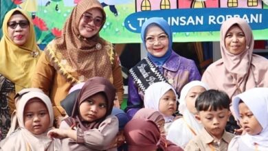 Photo of Bunda PAUD Lampung Utara Kunjungi TK Islam Ibnu Rusyd dan TK IT Insan Robbani di Hari Pertama Sekolah