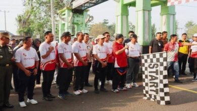 Photo of Bupati Hamartoni Buka Lomba Gerak Jalan Pelajar, Derap Langkah Sambut HUT ke-80 RI